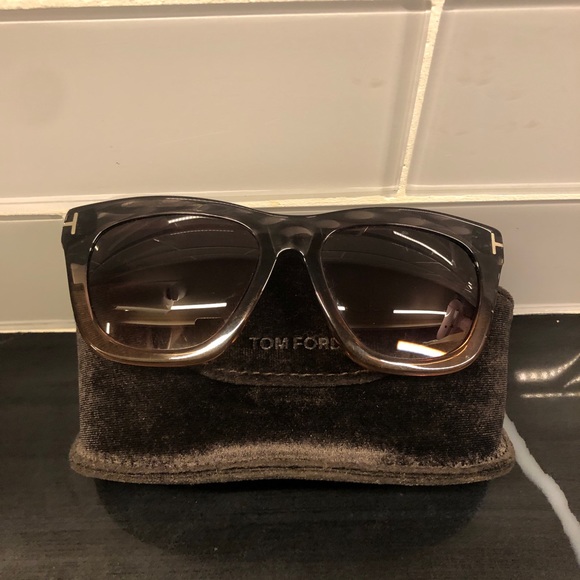 Tom ford sun glasses. Wore for a year. Brown Ambré. Normal wear and tear. - Picture 11 of 12
